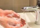 手洗いや消毒徹底が好影響？　インフルエンザ患者激減、胃腸炎に手足口病も