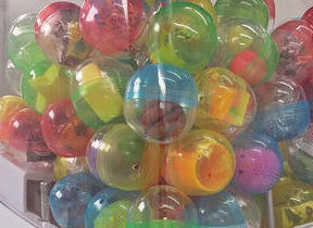 自宅で無限に「カプセルトイ」し放題！　ランダムおつまみ、献立選び...使い方いろいろ