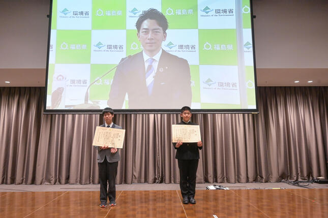 （左から）チャレンジ・アワード「環境大臣賞」を受賞した林佳瑞さん、守谷和貴さん