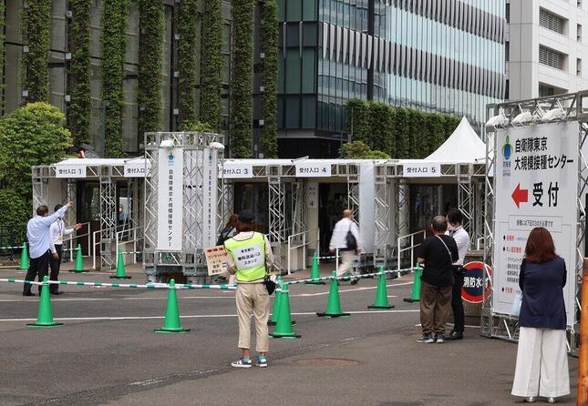 1日1万人接種できる東京の大規模接種センター（写真　つのだよしお/アフロ）