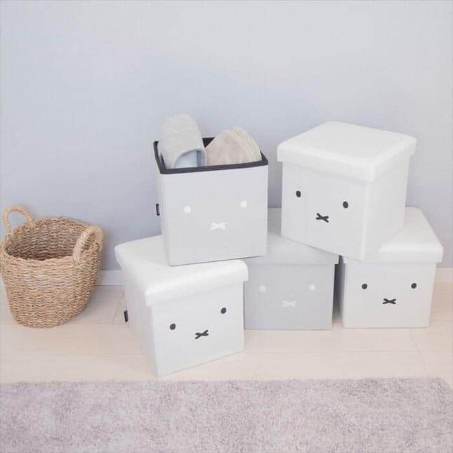 ゆっくり沈み込むクッションが上部についている