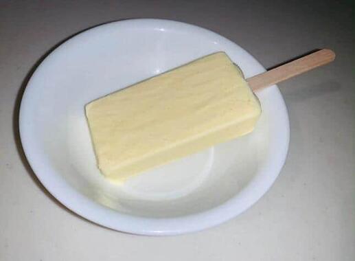 本物そっくりの「かじるバターアイス」