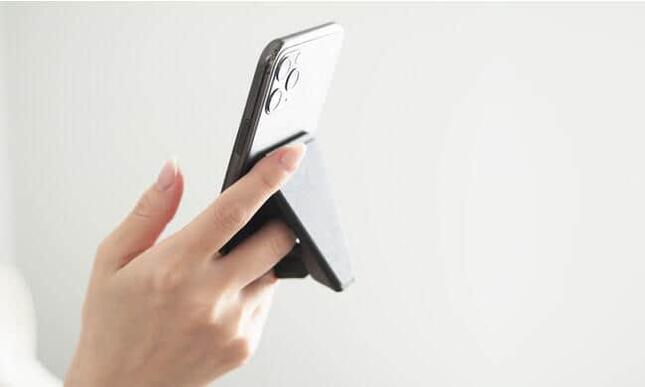 スマートフォン手持ち用グリップスタンド「beak(ビーク)」