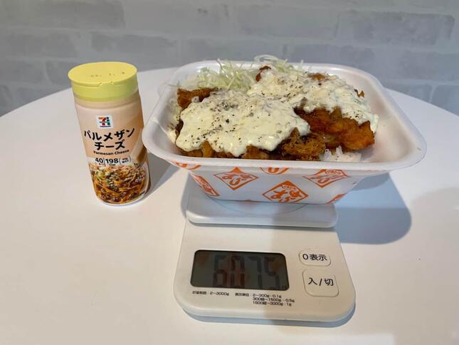 （ソースカツとタルタルソースの相性は意外と良いかも…？）