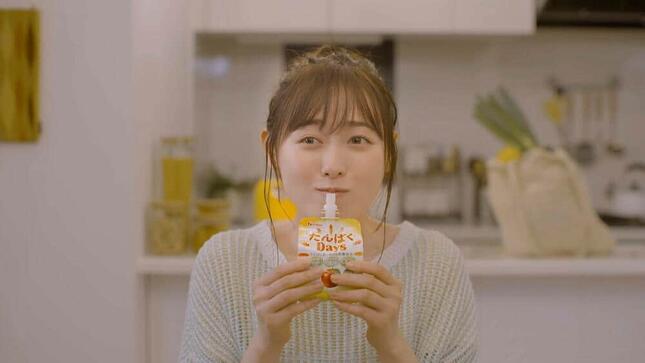 「たんぱくDays」で手軽にたんぱく質を補給する福原遥さん