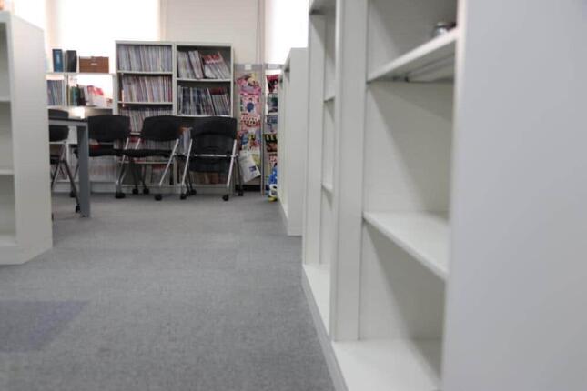 遠くから見守るカス丸