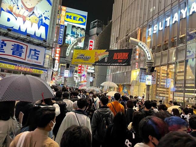 センター街（渋谷駅側）はさらに混雑