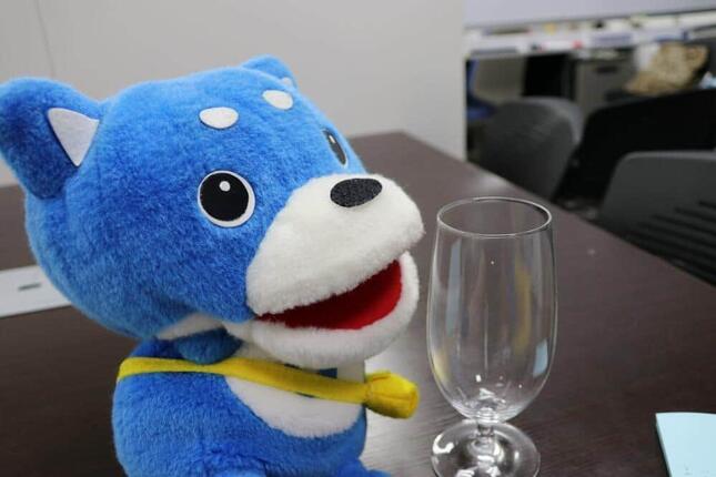 カス丸「うまい！うまい！」