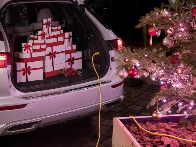 新型「アウトランダーPHEV」から電力を供給