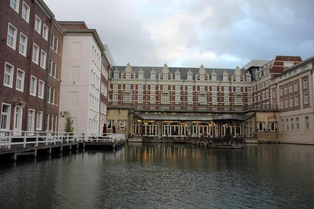 ホテルヨーロッパには専用クルーザーでチェックインする