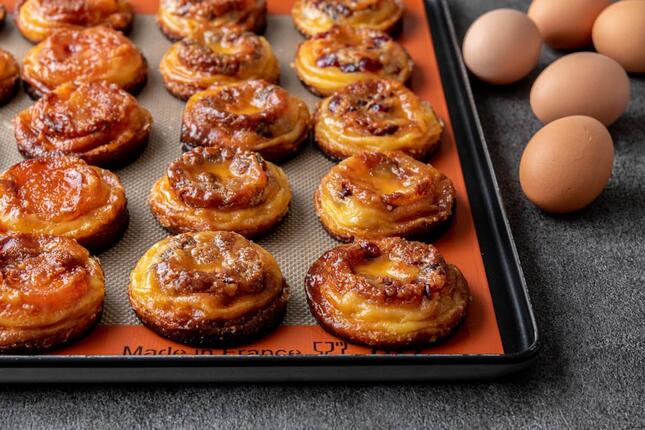 焼き上がった「ファーブルトン」はカフェコーナーでも楽しめる