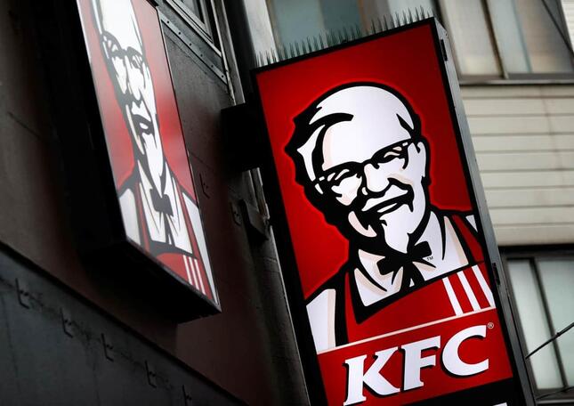 KFCの看板（写真：ロイター/アフロ）