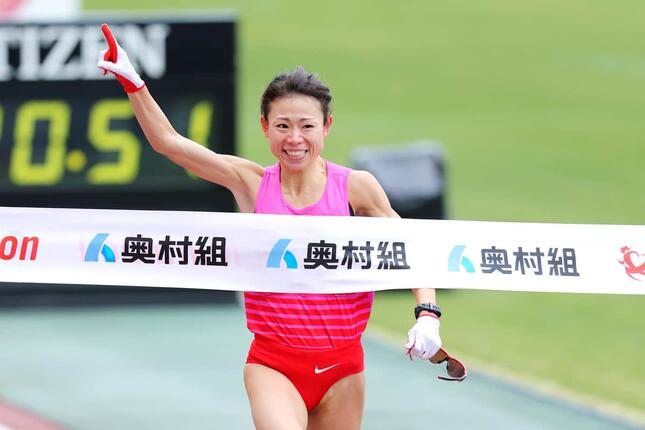 2022大阪国際女子マラソンで優勝した松田瑞生選手（写真：西村尚己/アフロスポーツ）