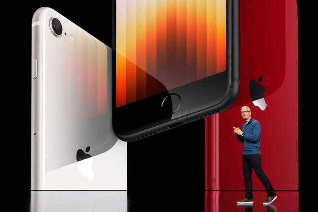 3月8日、アップルが新製品発表会で新型「iPhone SE」など発表（提供：Brooks Kraft/Apple Inc/AFP/アフロ）