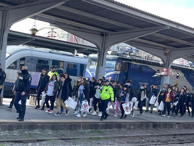 ルーマニア・ブカレスト北駅。ウクライナからの避難民が大勢到着する（写真提供：ピースボート災害支援センター）