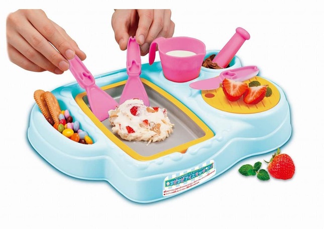 ショップのようなアイスが作れる　トッピングも工夫次第