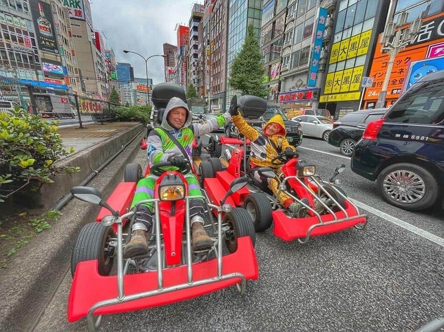 東京の街を走る「モンキーカート新宿」のゴーカート　（画像は同社の提供）