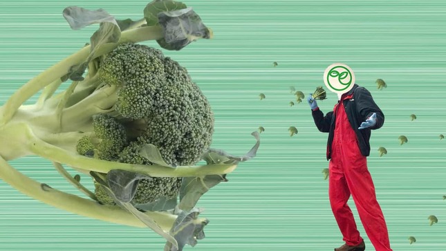 安井ファーム広報と、自作のブロッコリースプラッシュ（提供：安井ファーム）