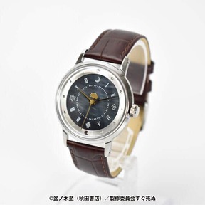 12時には紫、6時には赤のクリスタルガラス