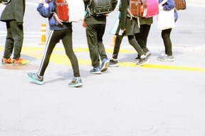 カードを手に入れるため、子どもを利用するケースも…（本文とは関係ありません）