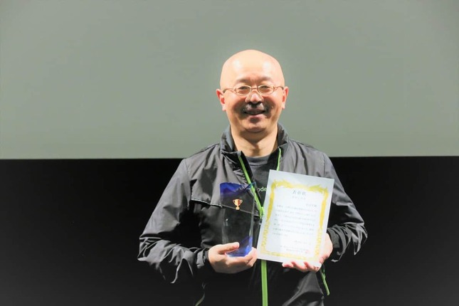 グランプリ受賞者の松尾Pさん。賞金10万円と、RTX4080搭載のガレリアが贈られた