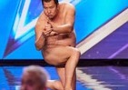 とにかく明るい安村「鉄板ネタ」で英国大ウケ　日本の「裸芸」世界を席巻！？