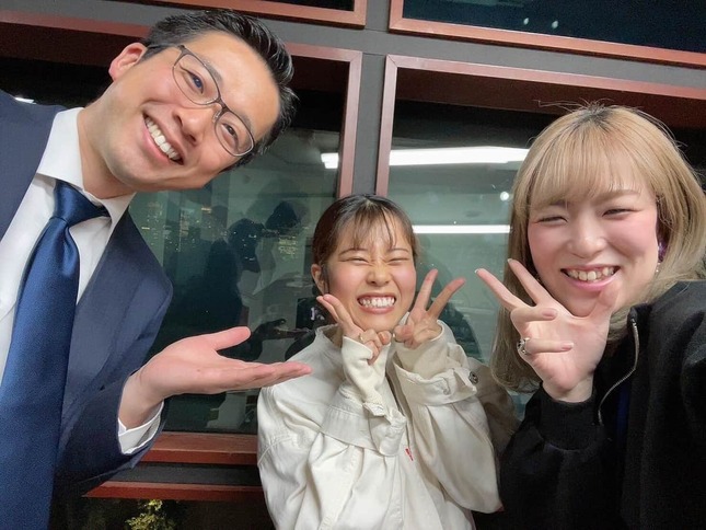 （左から）DJ Nobby、田中ミズホさん、番組コーディネーターのぴんくさん。田中さんと、ぴんくさんはとても親しいということで、リラックスした状態で収録がスタートしました