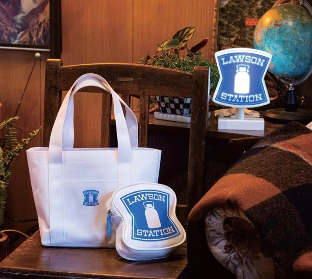LAWSONのロゴがかわいいグッズ
