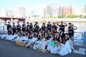 段ボール、ござ、缶にペットボトル　マッチョたちが掃除しました