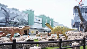 JR福井駅前には恐竜モニュメントが

