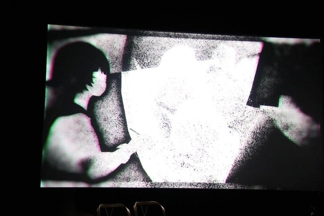 登場人物が傷ついて錯乱すると映像が一変