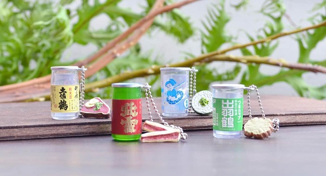 全国の銘酒カップ酒をラベルや形状まで忠実にミニフィギュア化