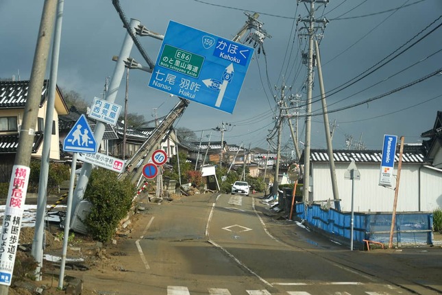 能登地方で震度7の大地震 石川県内灘町（写真：ロイター/アフロ）