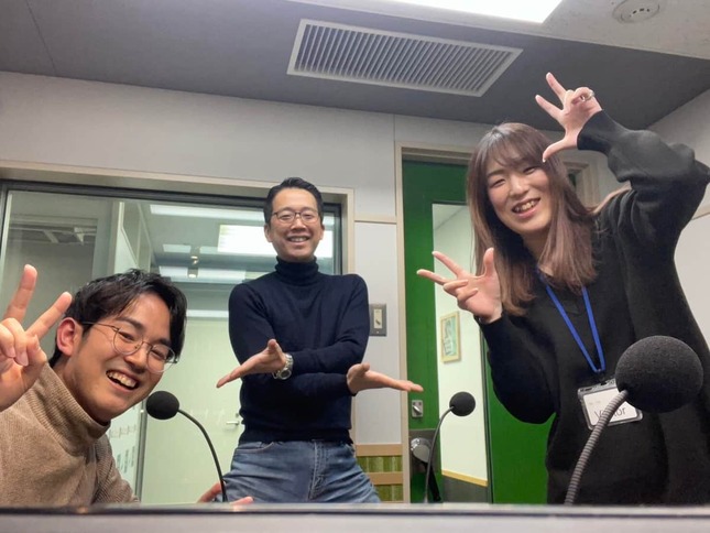 （左から）中村郁実さん、DJ Nobby、番組コーディネーターのぴんくさん