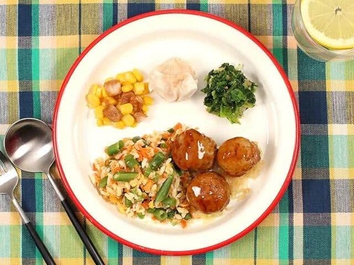 パルプモールドは、放置されても土壌で分解され自然に還る