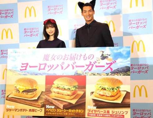 新商品発表イベントに参加した長濱ねるさん（写真左）、槙野智章さん