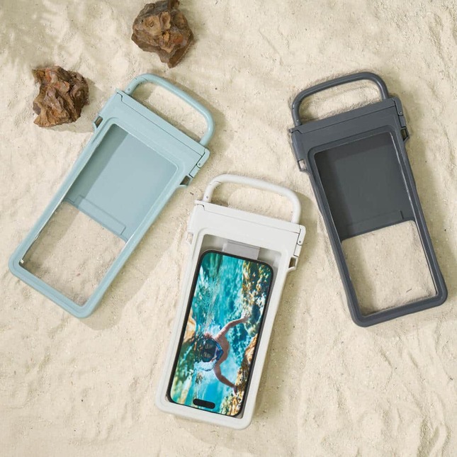 スマホを守りながら、水辺での楽しい思い出を撮影できる
