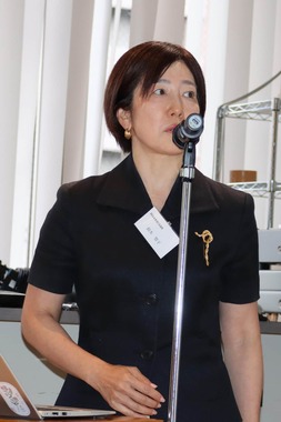 ドジャースとのパートナーシップについて説明した鈴木智子さん