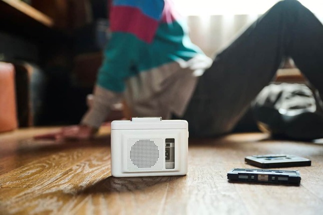 温かみのあるカセットテープサウンドを1人でじっくり、またみんなでも楽しめる
