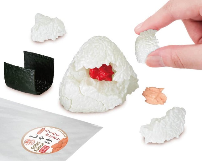 付属の袋に入れればコンビニおにぎり風になる
