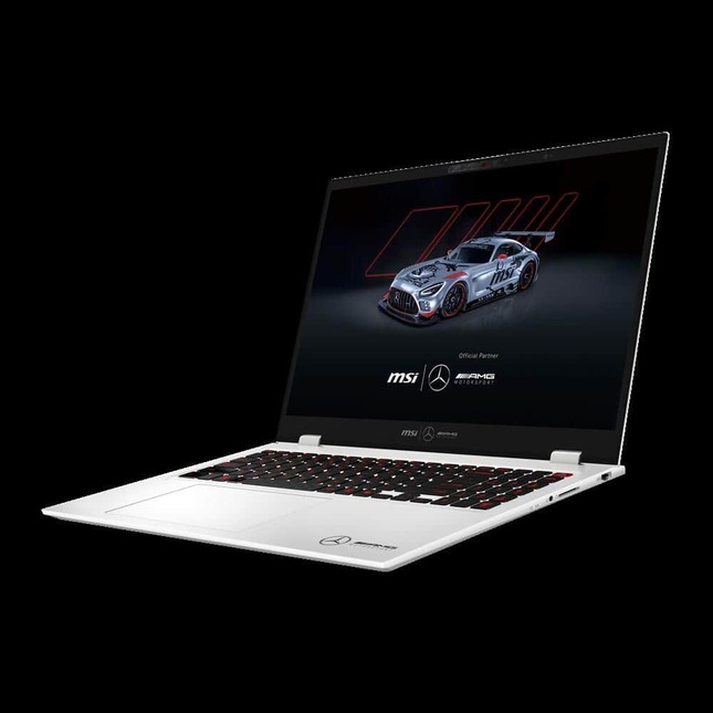 妥協なき両ブランドの個性を落とし込んだ2モデルを用意
