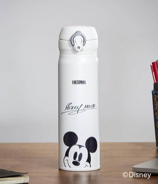 ミッキーたちと楽しく・おいしくドリンクを味わえる
