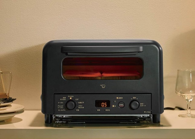 置き場所に困らないコンパクト設計ながら広々庫内
