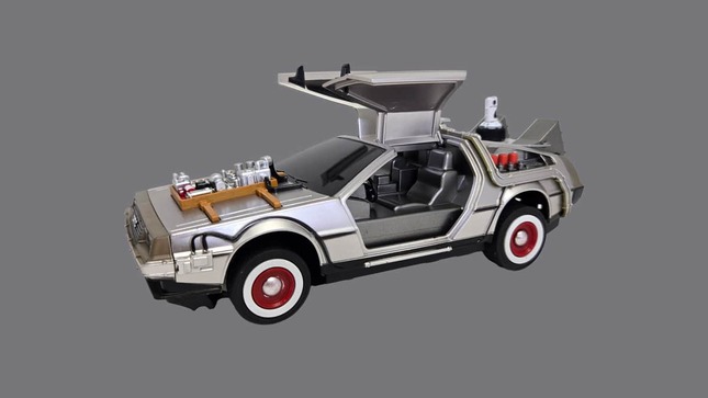「バック・トゥ・ザ・フューチャー」Part2とPart3に登場した仕様でラジコン化
