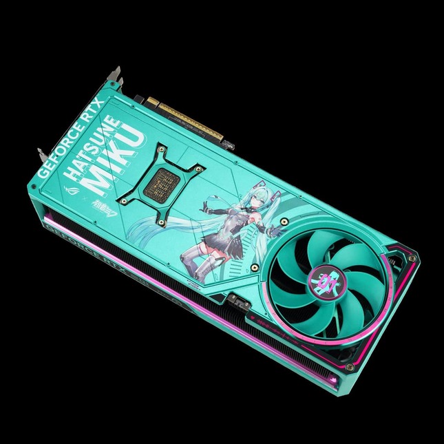 コンプリートすればケースからマザーボードまで「初音ミク」仕様に
