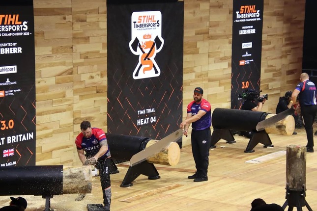 イギリスチームとフランスチームの対戦
