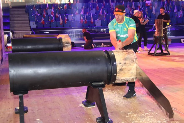 ブラッド・デ・ローザ選手が、競技の様子を見せてくれた
