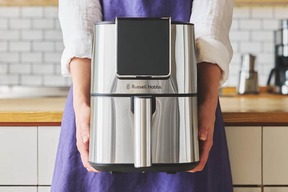 簡単操作、おいしく時短調理　レシピブックも付属
