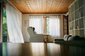 マッサージはもちろん、電動リクライニングソファとしても使える
