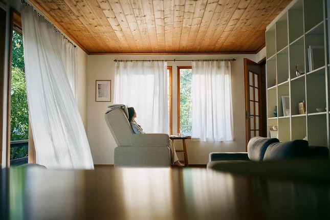 マッサージはもちろん、電動リクライニングソファとしても使える
